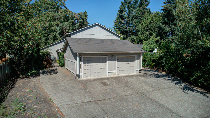 29805 SW Montebello Dr in Wilsonville, OR - Building Photo