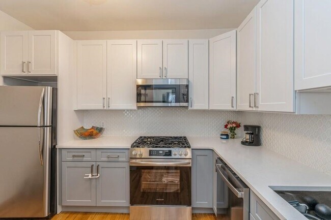 263 10th St in Jersey City, NJ - Building Photo - Building Photo