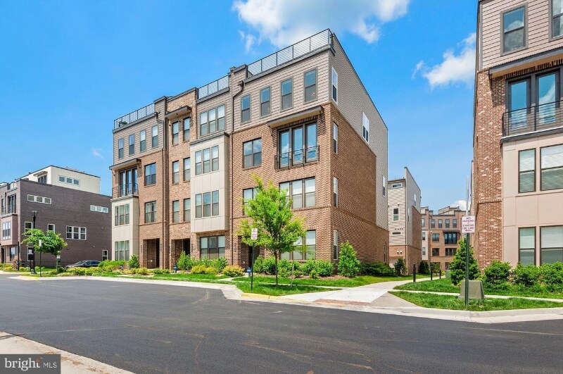 4635 Charger Pl in Chantilly, VA - Building Photo