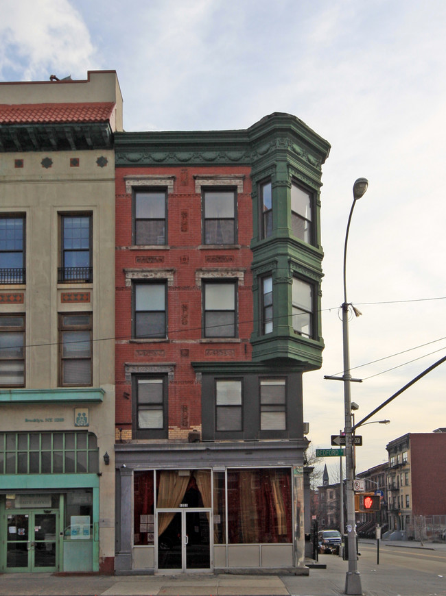 1223 Bedford Ave in Brooklyn, NY - Foto de edificio - Building Photo