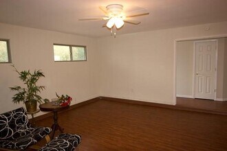5614 Palo Blanco Ln in Austin, TX - Foto de edificio - Building Photo