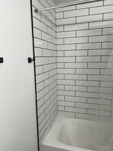 111 W Maple St, Unit 1009 in Chicago, IL - Building Photo - Building Photo