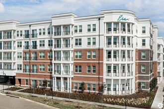 Era Apartments in Denton, TX - Foto de edificio - Building Photo