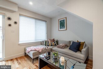 1233 N 2nd St-Unit -B in Philadelphia, PA - Building Photo - Building Photo