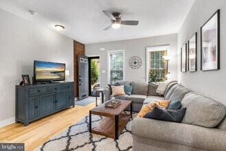 2427 E Boston St in Philadelphia, PA - Building Photo - Building Photo