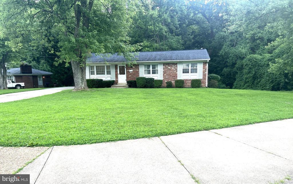 5683 Ravenel Ln in Springfield, VA - Building Photo