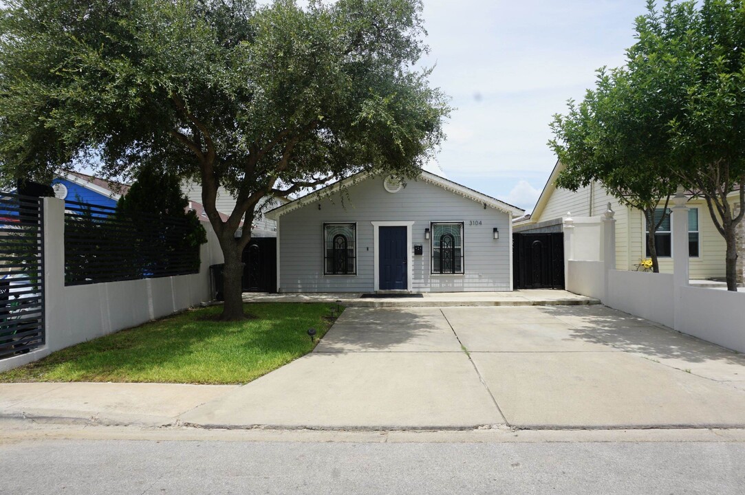 3104 Ganges Ct in Laredo, TX - Foto de edificio