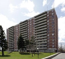 Kingside Apartments in Toronto, ON - Building Photo