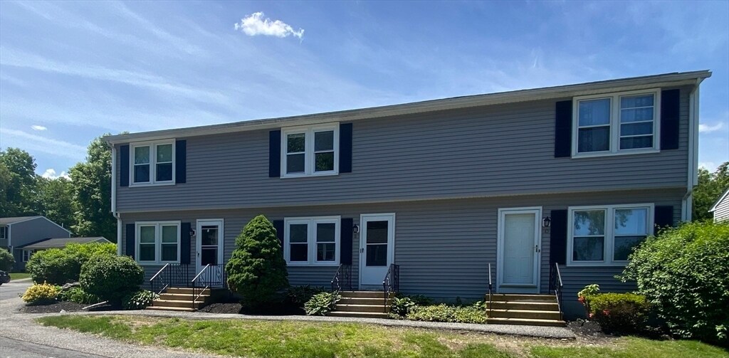 270 Sunderland Rd in Worcester, MA - Building Photo