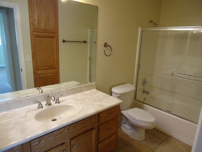 1661 Bayview Heights Dr in San Diego, CA - Building Photo - Building Photo