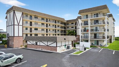 383 N Atlantic Ave in Cocoa Beach, FL - Building Photo - Building Photo