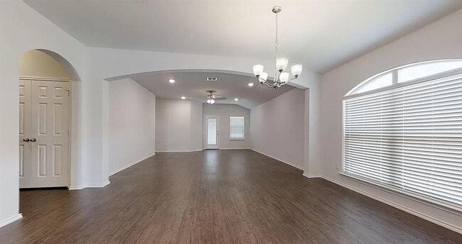 1828 T H Johnson Dr in Taylor, TX - Building Photo - Building Photo