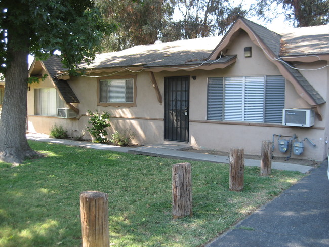 1251 W Grand Ave in Pomona, CA - Building Photo - Building Photo