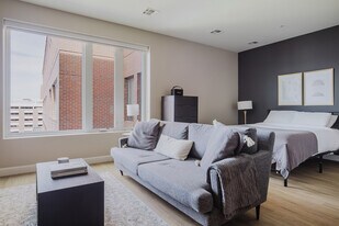 21 Charles St in Cambridge, MA - Building Photo