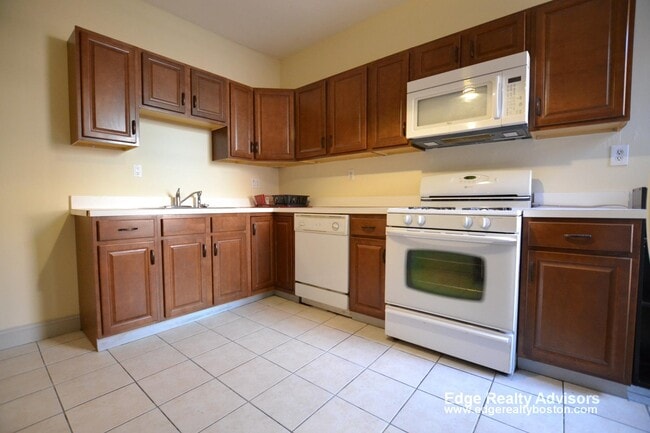 41 Orkney Rd, Unit 3 in Boston, MA - Foto de edificio - Building Photo