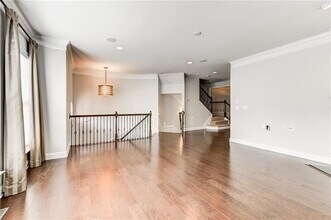 3695 E Paces Walk in Atlanta, GA - Building Photo - Building Photo