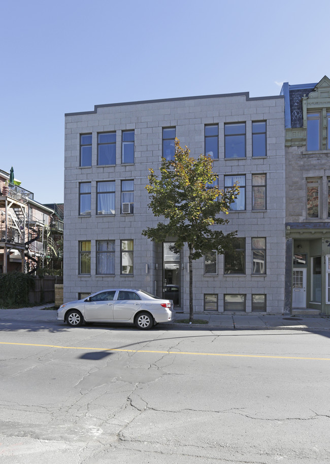 3180 Sainte-Catherine St E in Montréal, QC - Building Photo - Building Photo