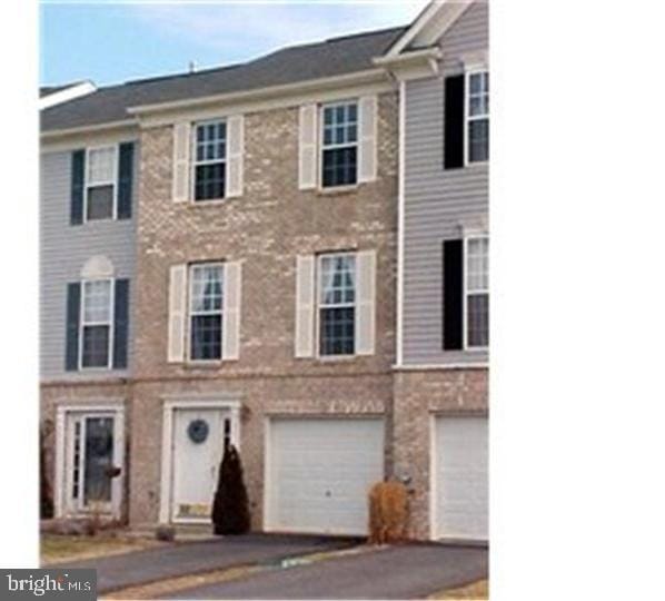 property at 11 Demaret Ct