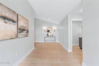 3842 E San Miguel Ave in Paradise Valley, AZ - Building Photo - Building Photo