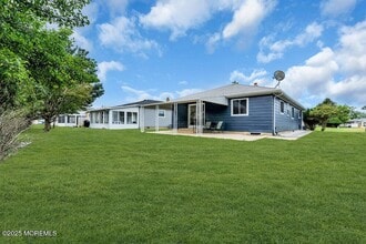 24 Liberta Dr in Toms River, NJ - Building Photo - Building Photo