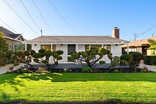 336 W Hillcrest Blvd in Inglewood, CA - Building Photo