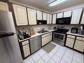 9270 Fontainebleau Blvd, Unit 102 in Miami, FL - Building Photo