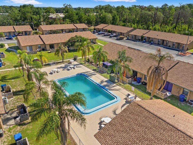 7124 Barclay Ave in Spring Hill, FL - Foto de edificio - Building Photo