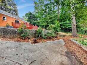 1457 Clairmont Rd in Decatur, GA - Building Photo - Building Photo
