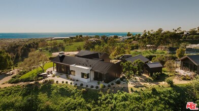 5792 Calpine Dr in Malibu, CA - Building Photo - Building Photo
