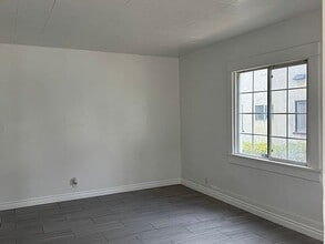 1076 Mira Mar Ave in Long Beach, CA - Building Photo - Building Photo