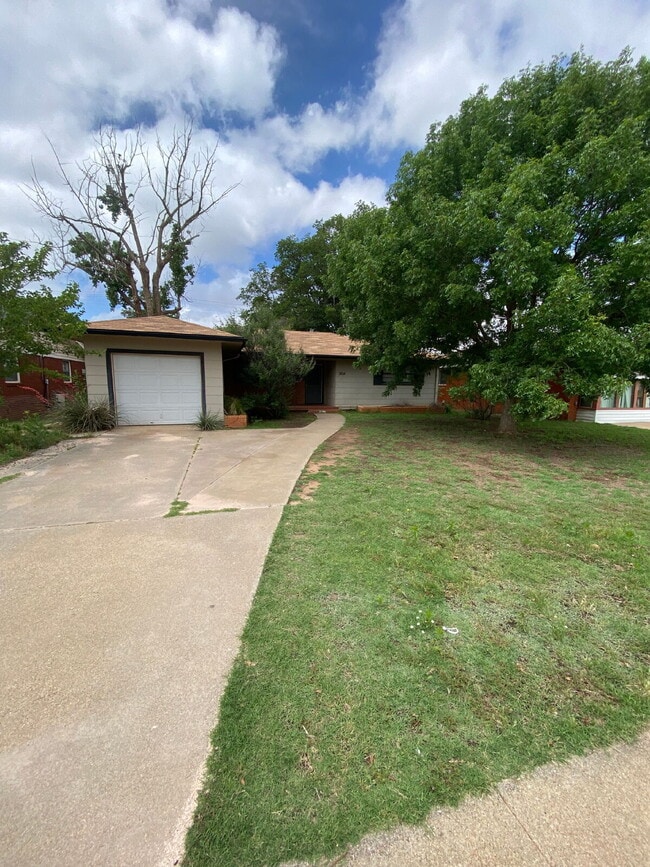 property at 3104 46th St