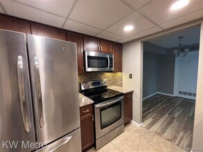 18236 University Park Dr in Livonia, MI - Building Photo - Building Photo