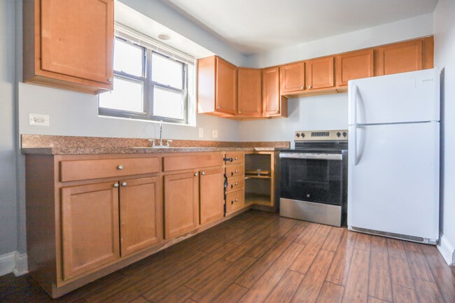 9016 Lamon Ave in Skokie, IL - Building Photo - Building Photo