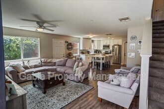 21716 Doss Pl in Santa Clarita, CA - Building Photo - Building Photo