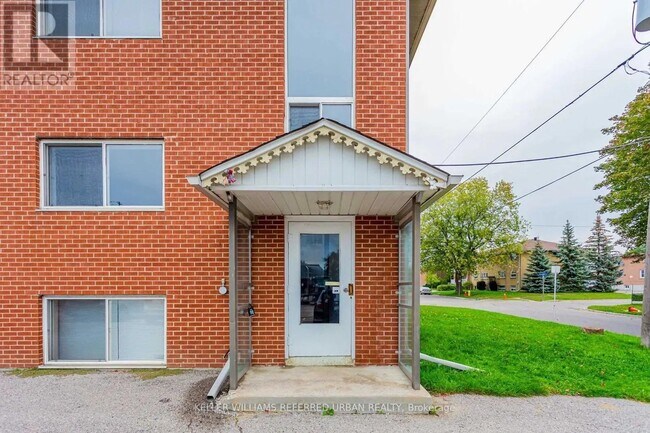 303 Frontenac Ave in Oshawa, ON - Building Photo - Building Photo