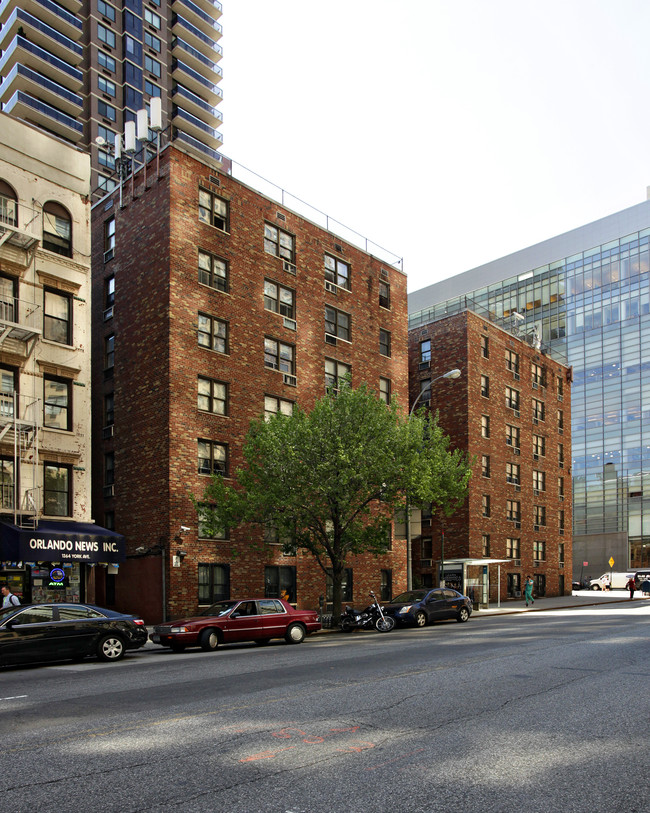 1360 York Ave in New York, NY - Foto de edificio - Building Photo