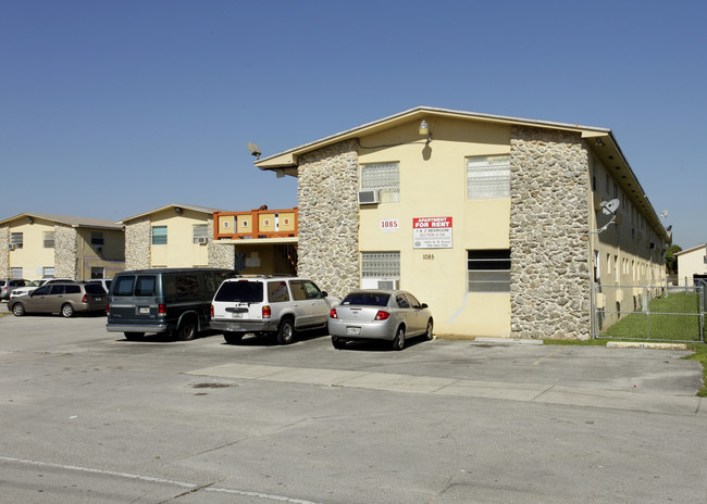 1085 W 76th St in Hialeah, FL - Building Photo - Building Photo