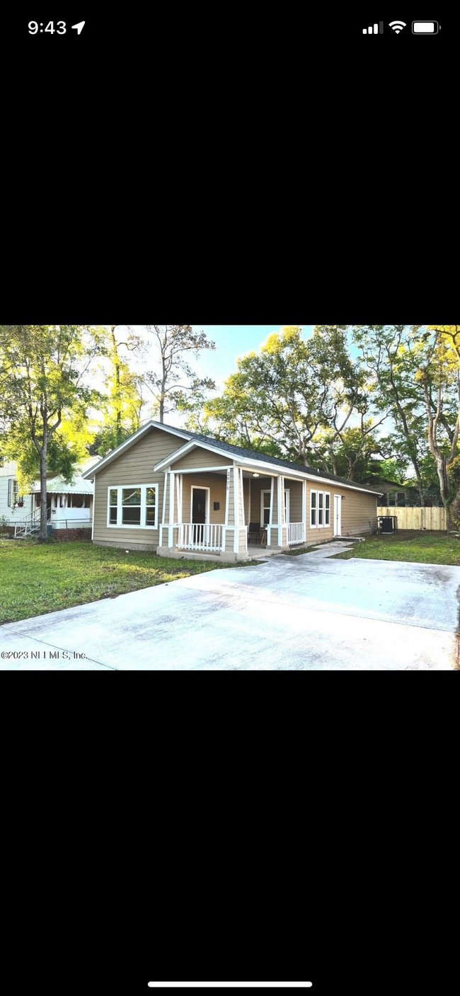 property at 2976 Dellwood Ave