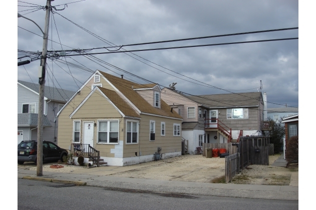 250 Hancock Ave in Seaside Heights, NJ - Building Photo