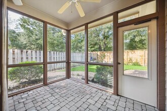 6 Douvaine Ct in The Woodlands, TX - Building Photo - Building Photo