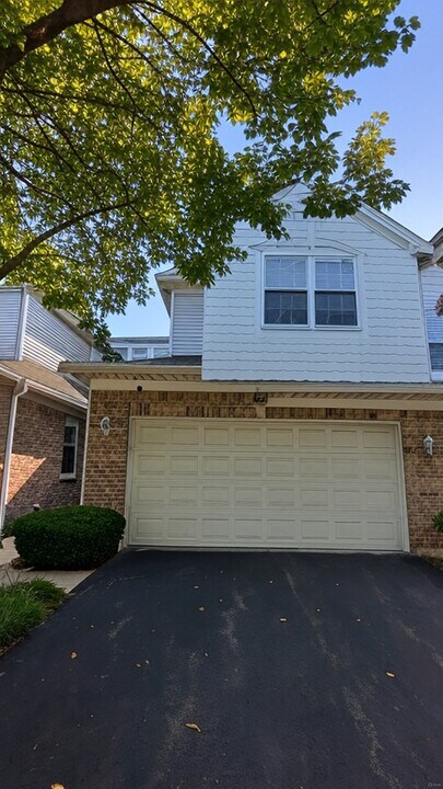 115 Bay Dr in Itasca, IL - Building Photo