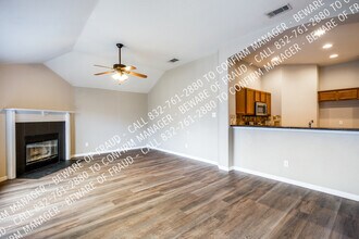 905 Chestnut Ave in Burleson, TX - Foto de edificio - Building Photo