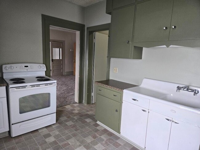 135 W Michigan Ave in Saline, MI - Building Photo - Building Photo