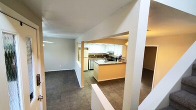 33 Nantucket Dr in Bella Vista, AR - Foto de edificio - Building Photo