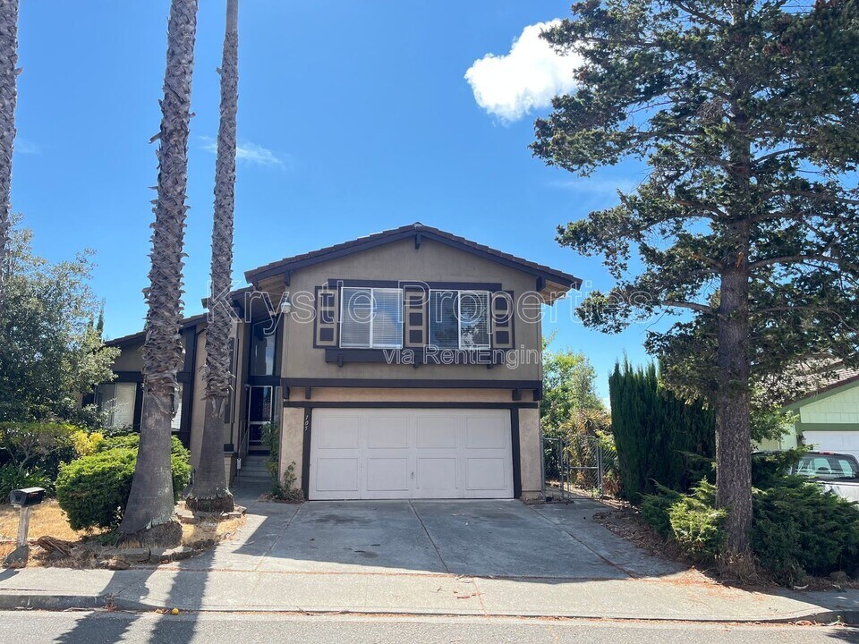 105 Gregory Ln in Vallejo, CA - Building Photo