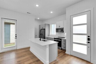 1884 Bernard St in Garland, TX - Foto de edificio - Building Photo