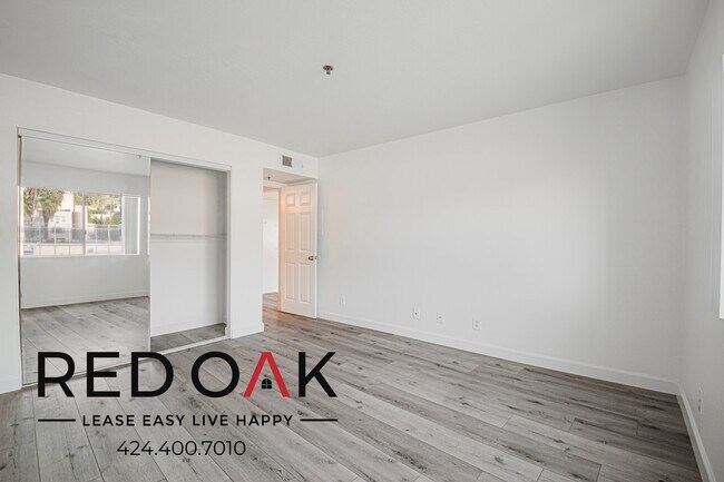 1755 El Cerrito Pl in Los Angeles, CA - Building Photo - Building Photo