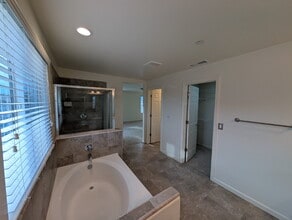 2348 Lombard Ln in Clovis, CA - Building Photo - Building Photo