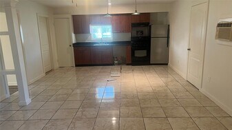 10025 Randolph St in Houston, TX - Building Photo