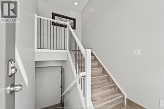 42 Maple St in Kingsville, ON - Building Photo - Building Photo